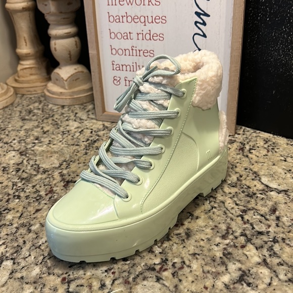 WOMENS 6 MELISSA SHOES FLUFFY SNEAKER – BOOT in GREEN (VERDE HORTELA) NWT - Picture 8 of 13